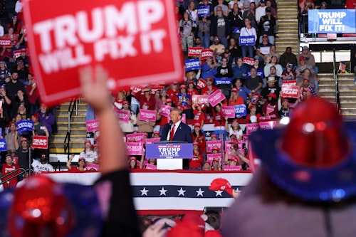 Trump está falando em seu segundo comício do dia