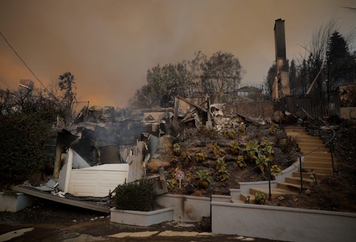 Evacuees in Los Angeles recount harrowing escape from Palisades fire