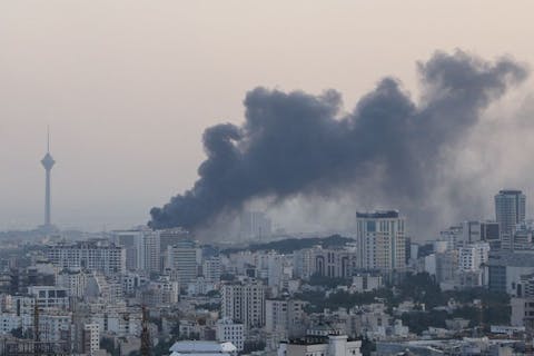 دود از ساختمان صدا و سیما در تهران پس از حمله اسرائیل در حال بالا رفتن است.