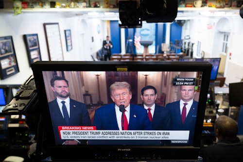 Democrata pede impeachment de Trump após ataque não autorizado ao Irã