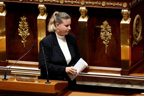 Phe đối lập tiếp tục kêu gọi Macron từ chức