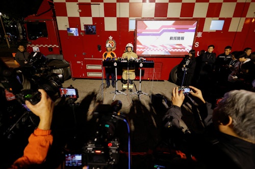 Κάποιοι κάτοικοι βρέθηκαν ζωντανοί σε κτίρια, λέει ο αναπληρωτής αρχηγός της πυροσβεστικής