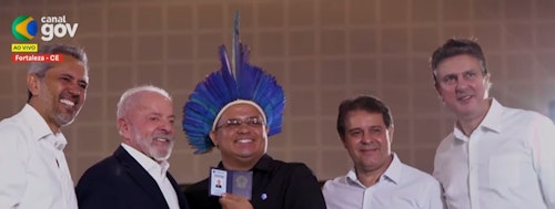 Lula entrega carteiras para professores