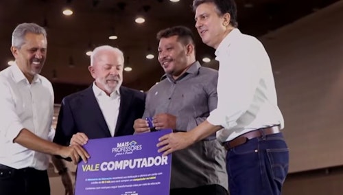 Lula entrega Vale Computador para professores