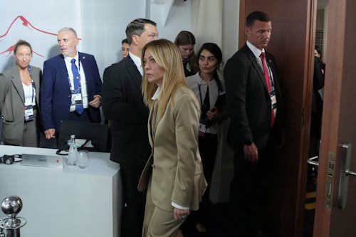 In pictures: Leaders arrive for the first session earlier