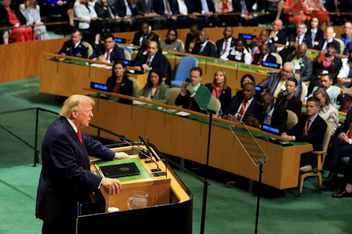 Trump comienza su discurso elogiando su historial en su segundo mandato.